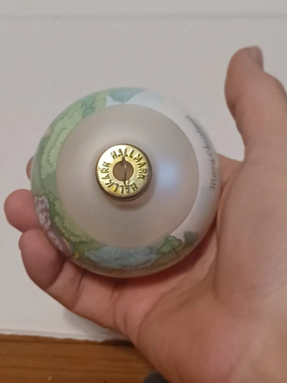 Hallmark Christmas Keepsake Ornament Dated 2001 "WINTER FRIENDS" Glass Ball - Picture 7 of 13